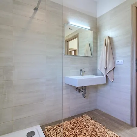 Complex Of Two Palera Xxl With Private Pools Liznjan