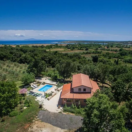 Villa Complex Of Two Palera Xxl With Private Pools Liznjan